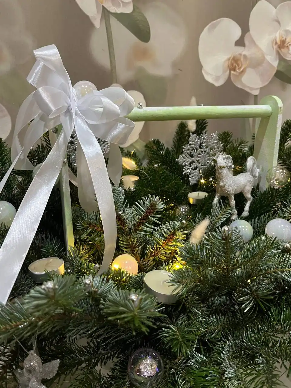 Новогодняя композиция из хвои на заказ