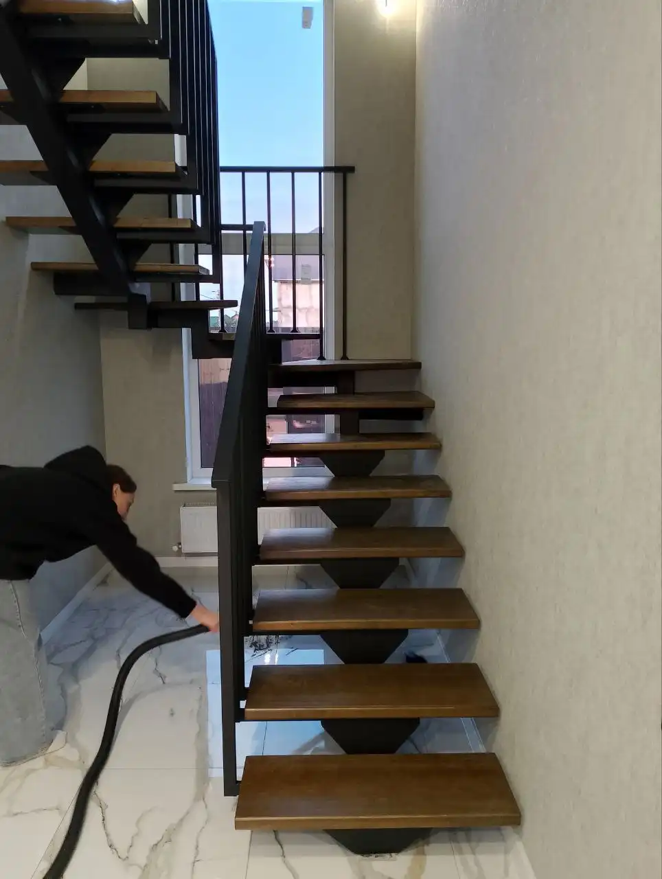 Изготовление и монтаж лестниц любой сложности - Ремонт и строительство (Услуги) в Краснодар