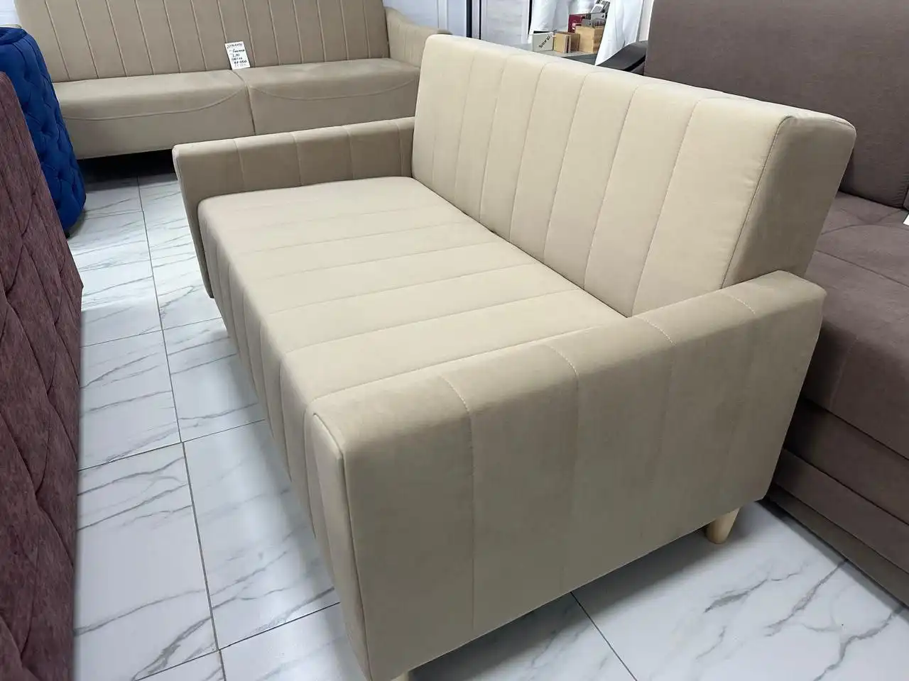 Стильный диван для маленькой комнаты - Для дома и дачи в Краснодар