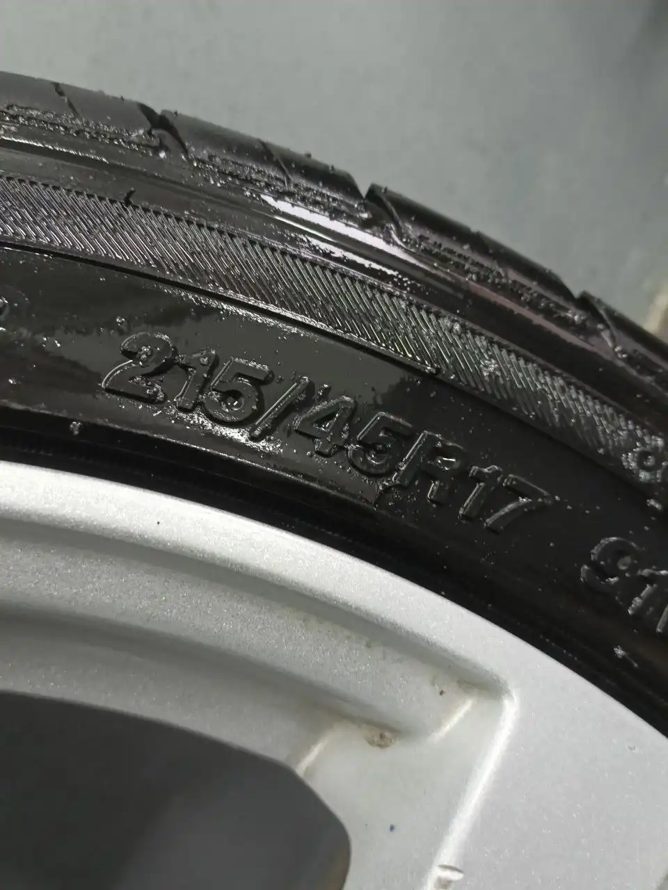 Продам комплект колес лето резина 215/45/17 диски 5/114.3 - Шины и диски (Авто) в Краснодар