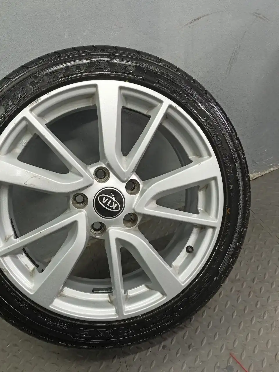 Продам комплект колес лето резина 215/45/17 диски 5/114.3 - Шины и диски (Авто) в Краснодар