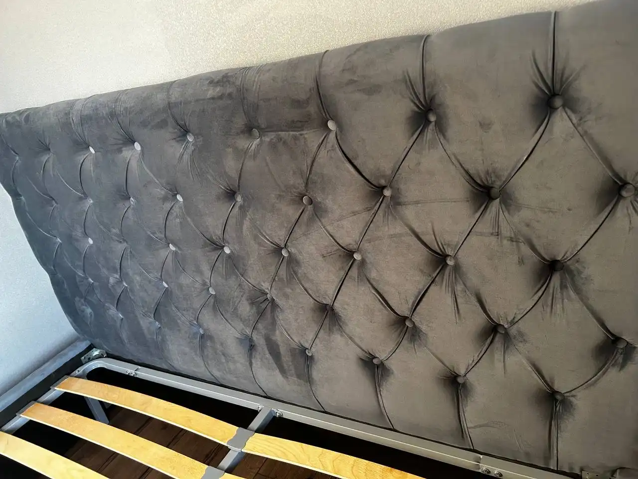 Продается новая двуспальная кровать с мягким изголовьем - Мебель (Для дома и дачи) в Краснодар