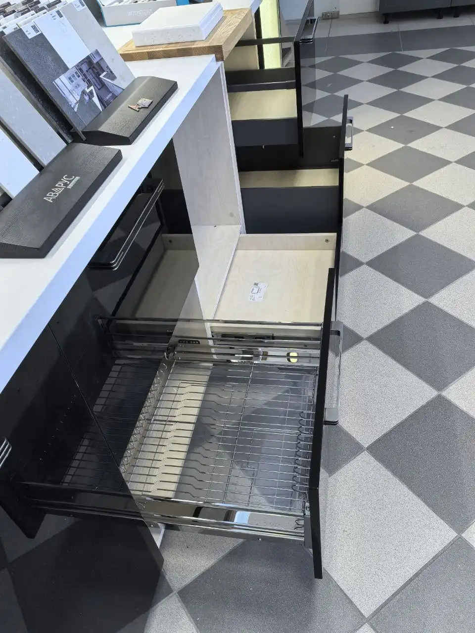 Продаётся выставочный образец кухни - Кухни (Для дома и дачи) в Краснодар