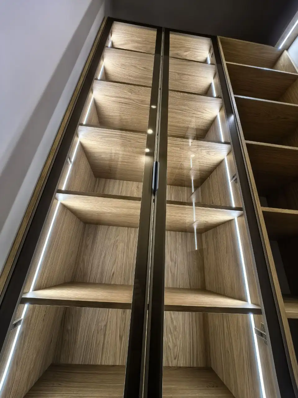 Стильные современные гардеробные на заказ - Дизайн и производство мебели (Услуги) в Краснодар