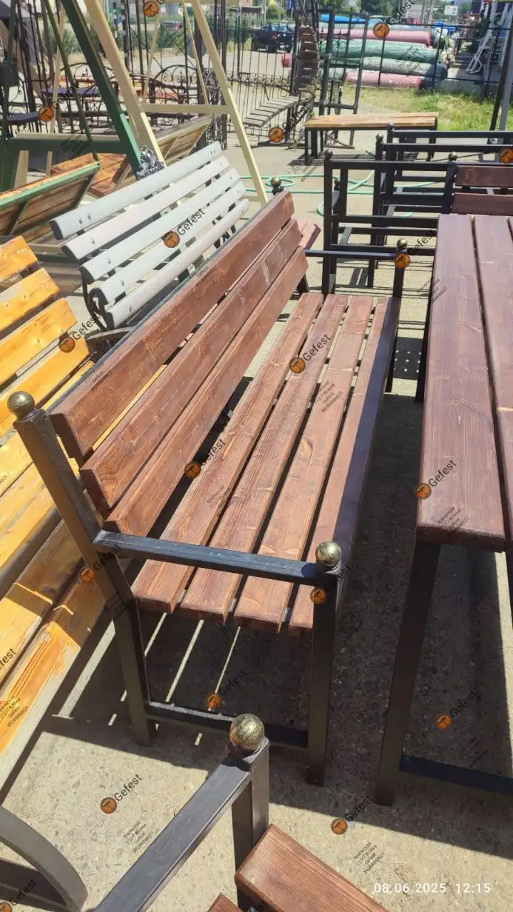 Садовые скамейки из профильной трубы и массива сосны - Садовые скамейки (Для дома и дачи) в Краснодар