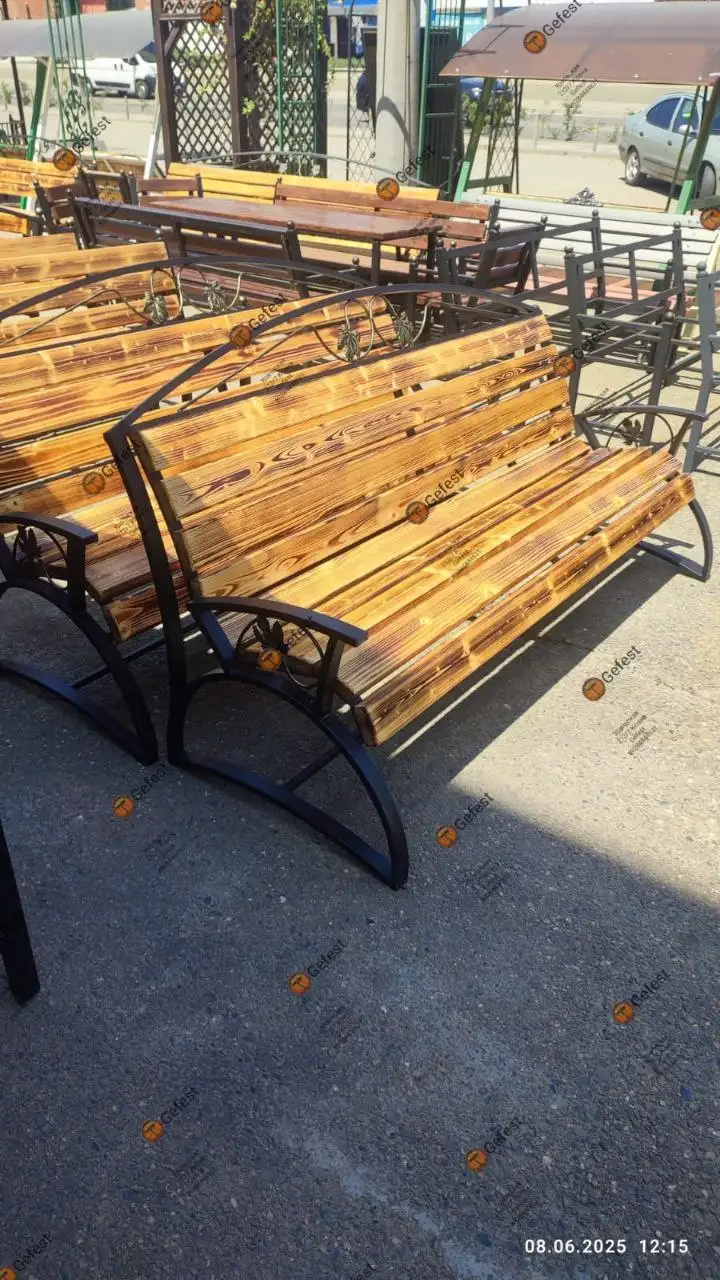 Садовые скамейки из профильной трубы и массива сосны - Садовые скамейки (Для дома и дачи) в Краснодар