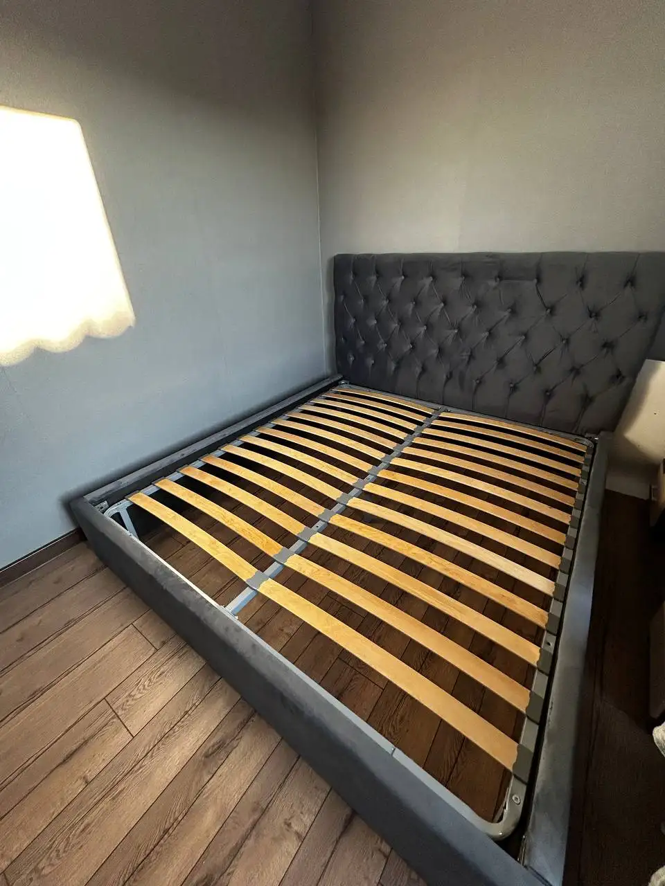 Продажа новой двуспальной кровати с мягким изголовьем - Мебель (Для дома и дачи) в Краснодар