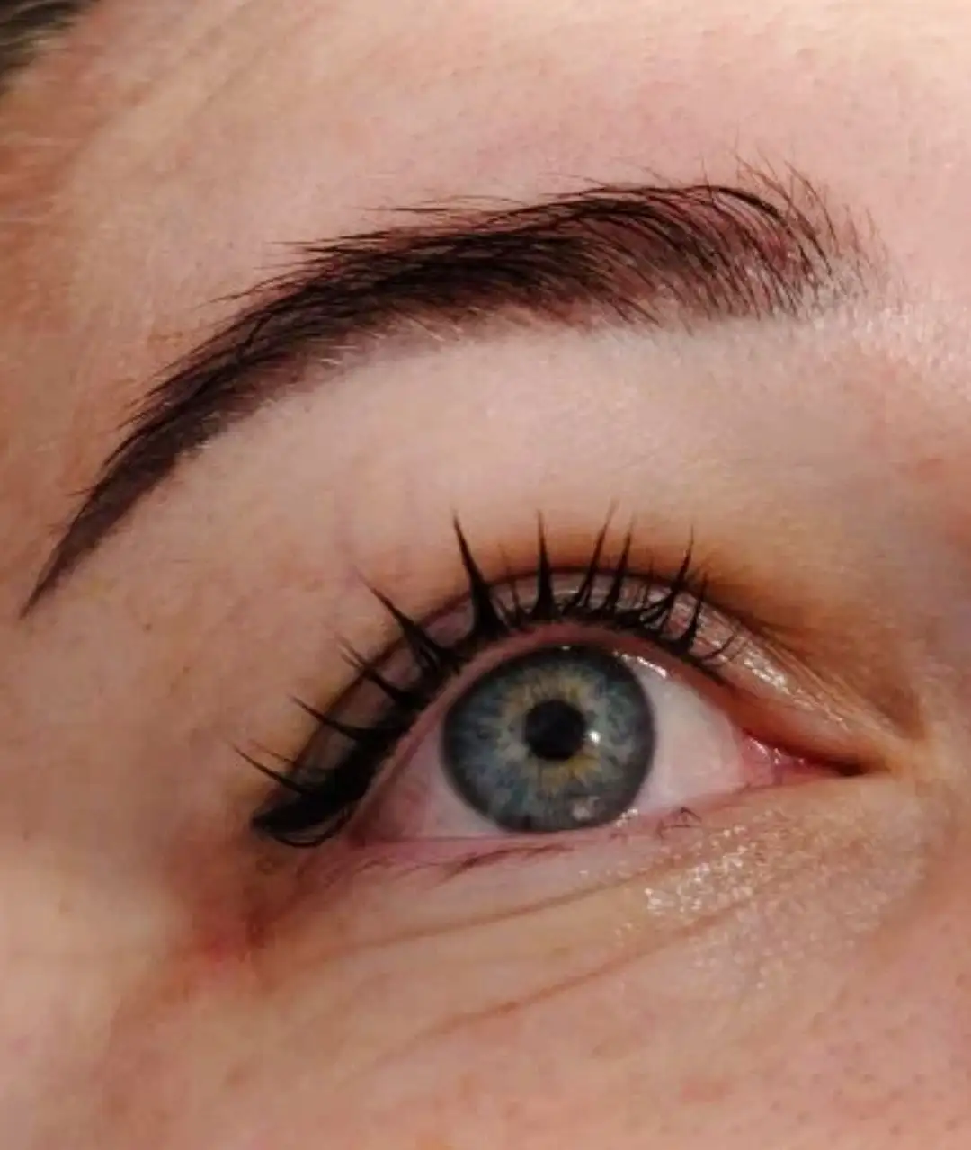 Ламинирование ресниц и бровей в Комсомольском районе - Уход за бровями и ресницами (Красота и здоровье) в Краснодар