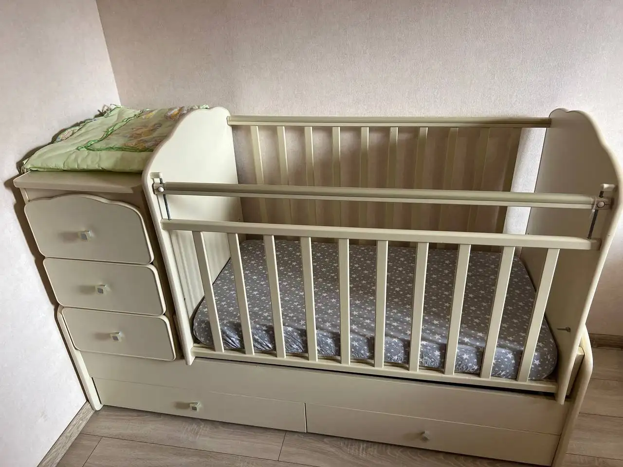 Детские товары: кроватка, стульчик, электрокачели, фитбол, подушка, каталка - Товары для детей в Краснодар