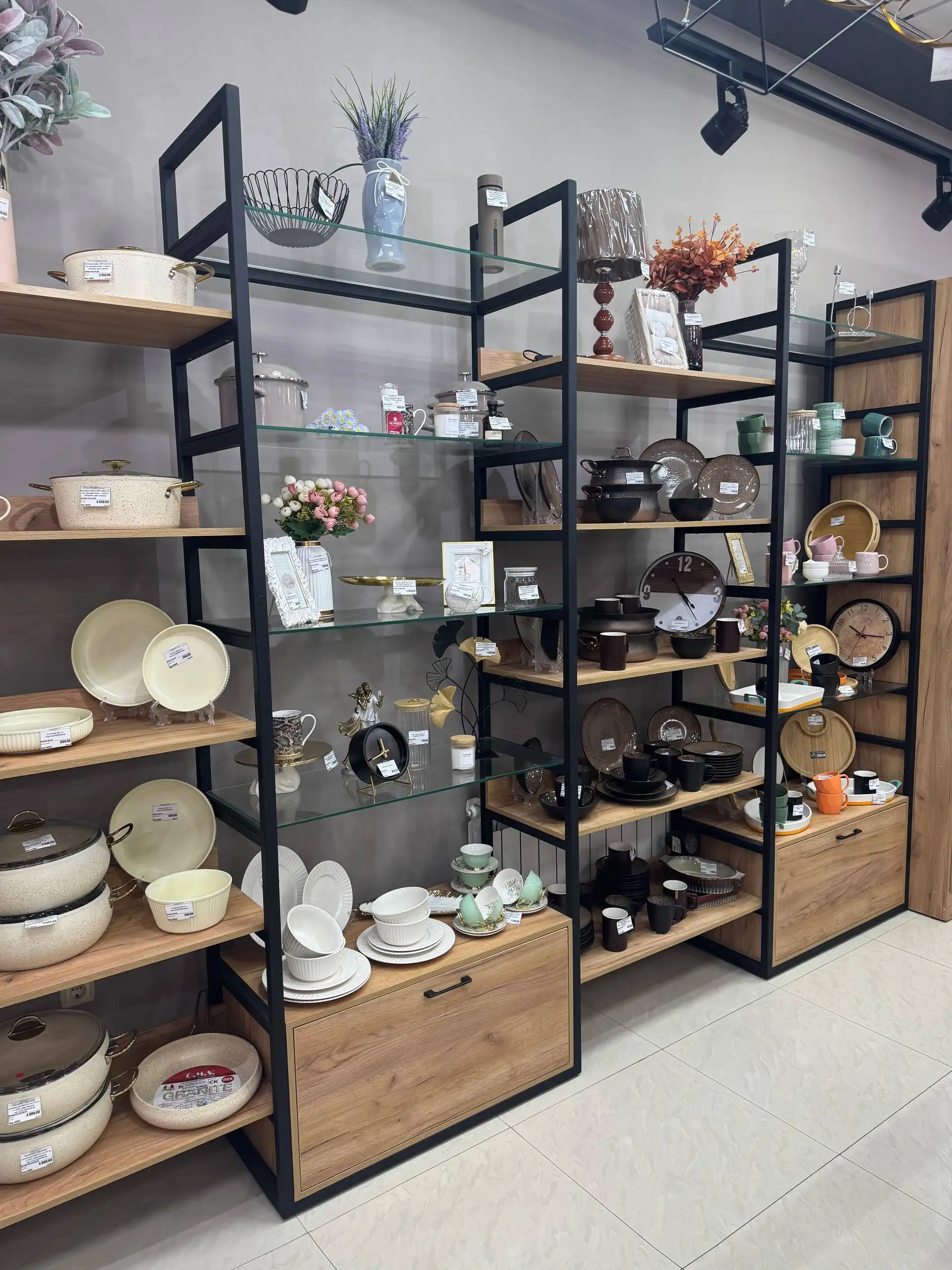 Витринное оборудование с переставными полками - Торговое оборудование (Готовый бизнес и оборудование) в Краснодар