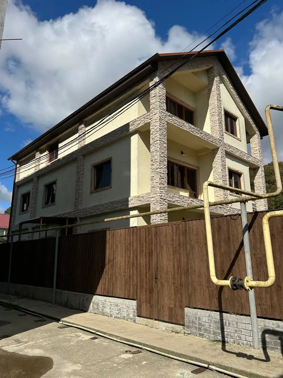 Продажа трехэтажного дома в Сочи для гостевого дома - Дома, дачи, коттеджи (Недвижимость) в Сочи