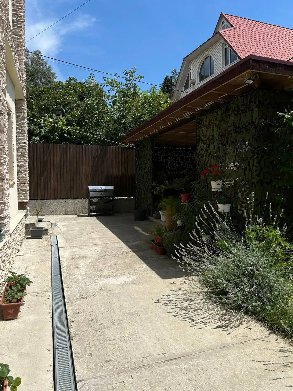 Продажа трехэтажного дома в Сочи для гостевого дома - Дома, дачи, коттеджи (Недвижимость) в Сочи