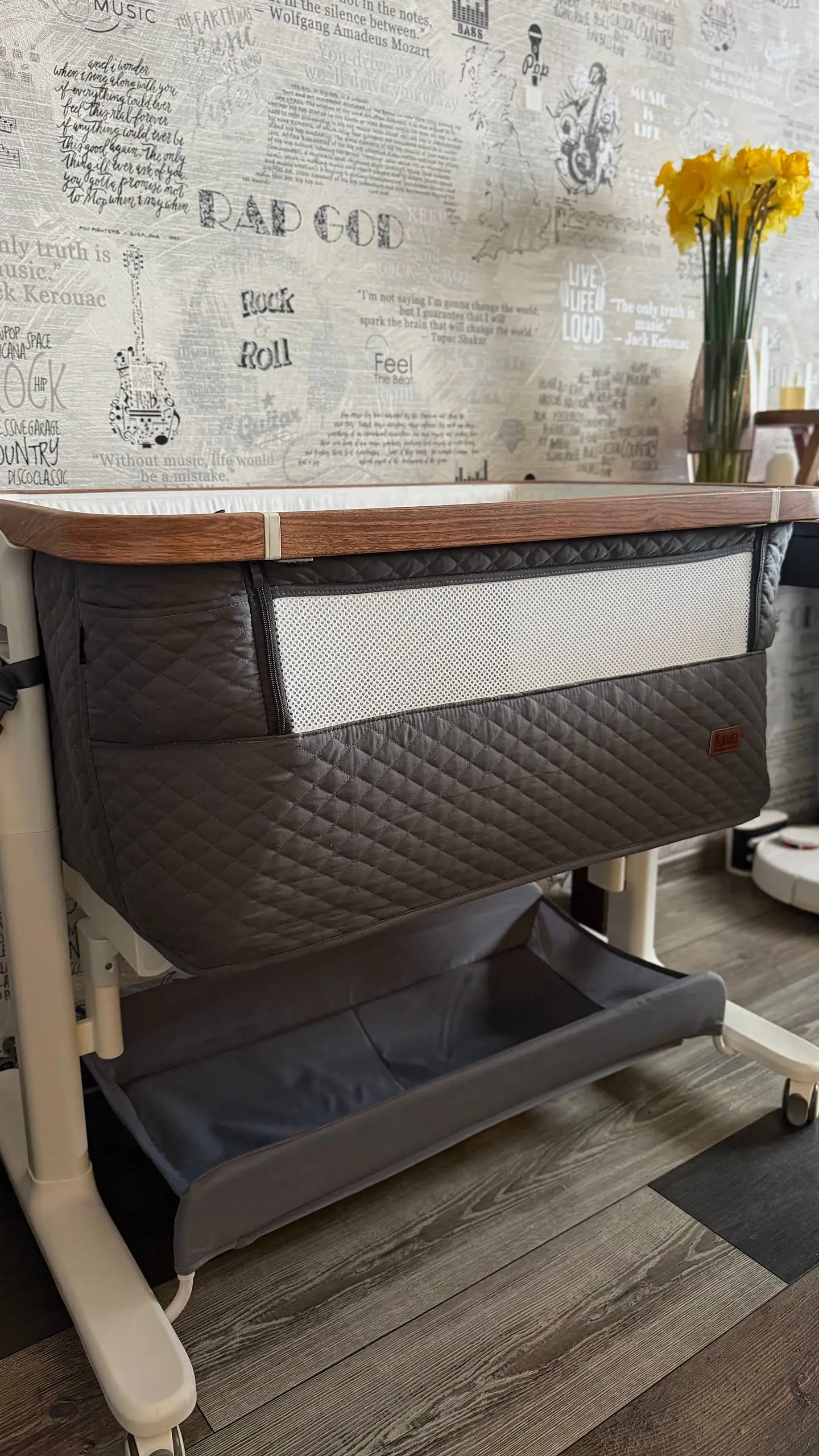 Приставная кроватка-колыбель Nuovita Accanto Quadro 2 в 1 с автоукачиванием - Кроватки и манежи (Товары для детей) в Краснодар