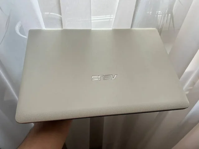 Ноутбук в отличном состоянии 2022 года - Игровые аксессуары в Краснодар