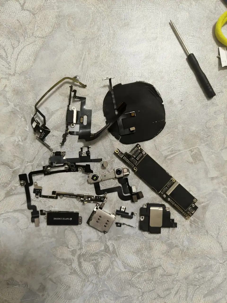 Продажа iPhone XR в Чебоксарах - Смартфоны (Электроника) в Чебоксары