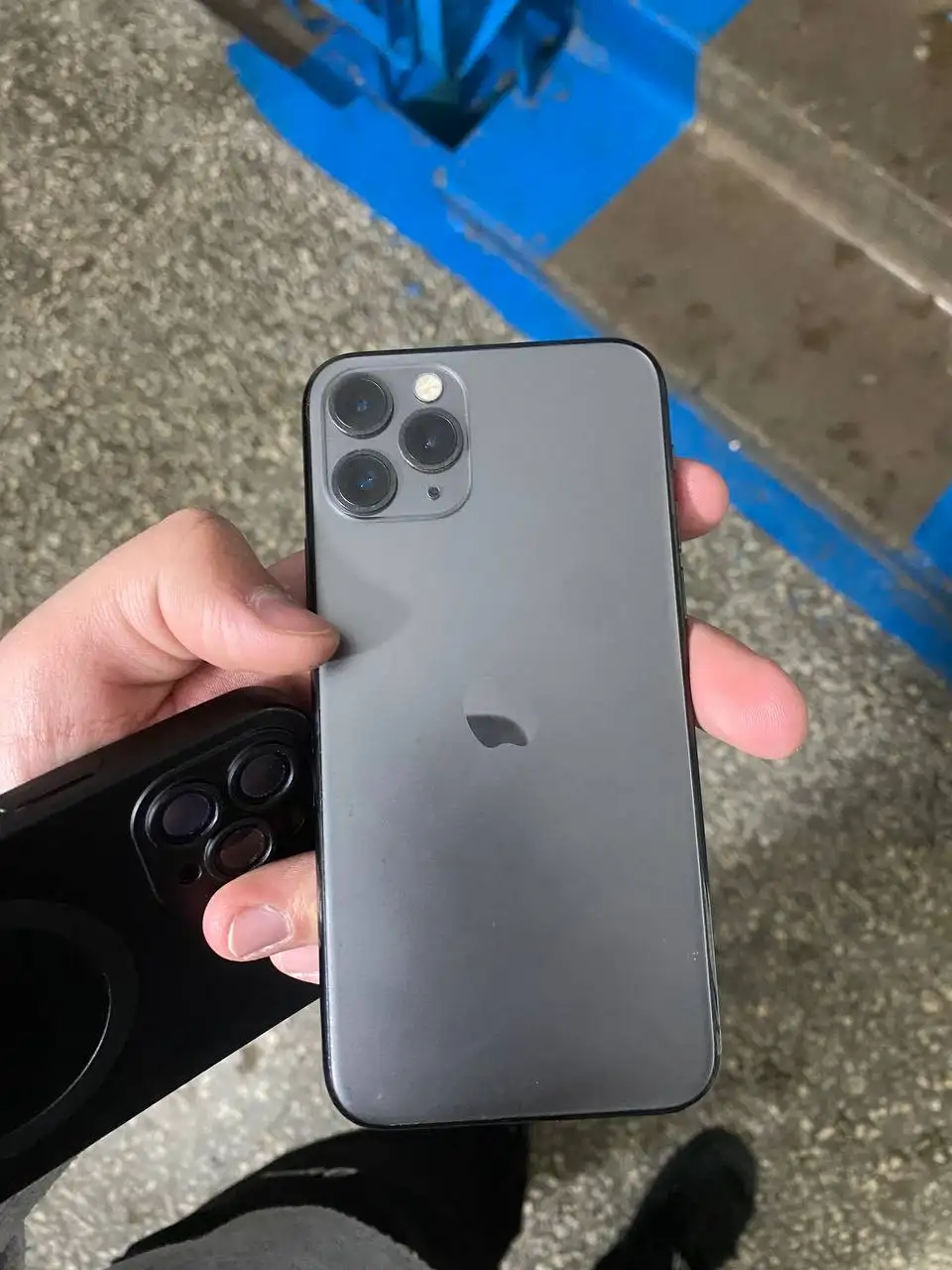 Apple iPhone с неработающей симкой и битым дисплеем - Смартфоны (Электроника) в Чебоксары