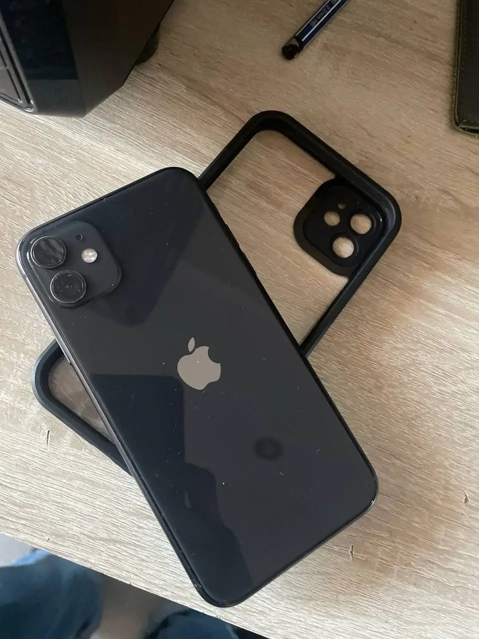 Продам iPhone 11 с повреждениями и блокировкой - Смартфоны (Электроника) в Чебоксары