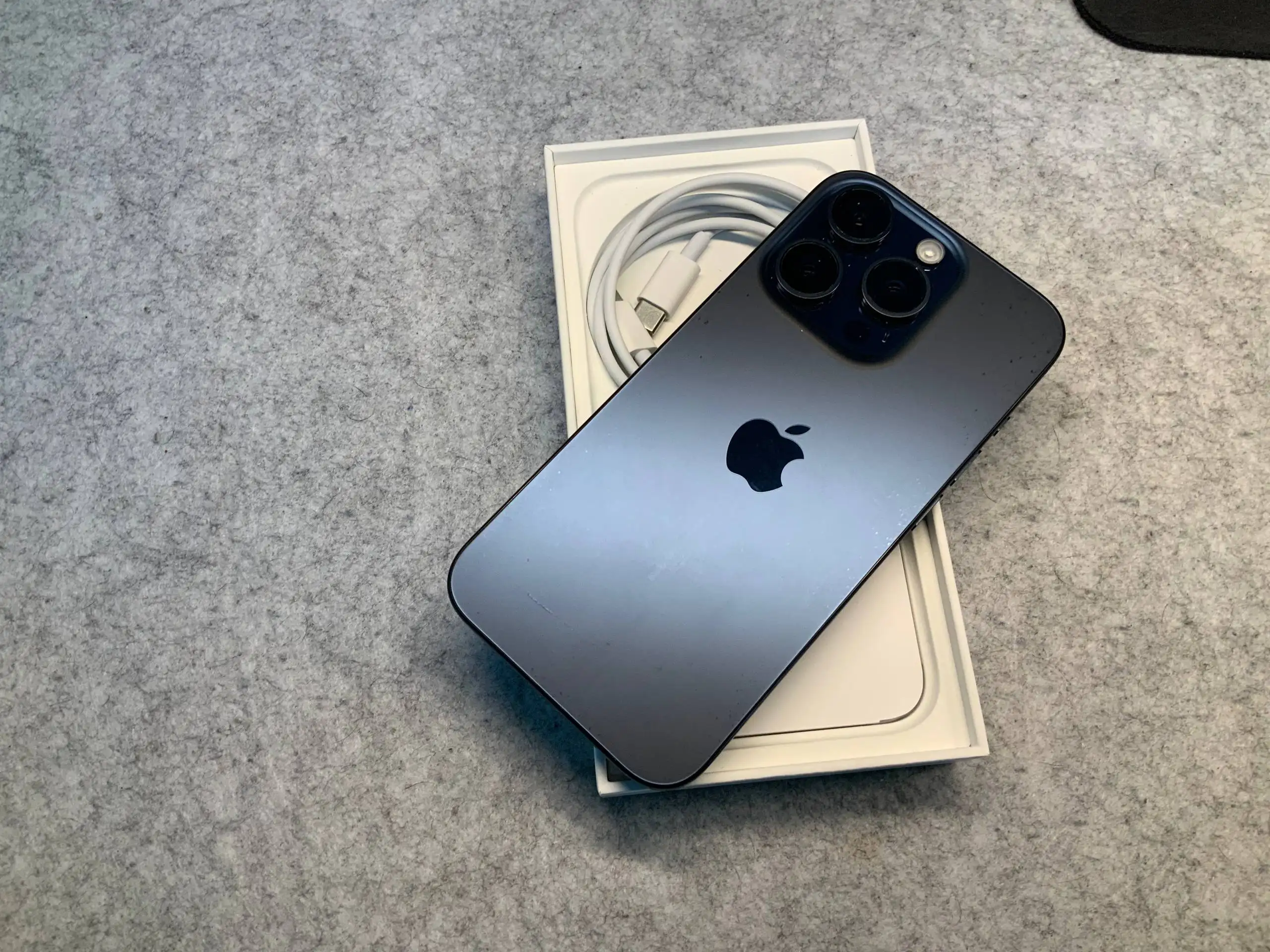 iPhone 15 Pro синий 128 GB как новый с полной комплектацией - Смартфоны и телефоны (Электроника) в Чебоксары