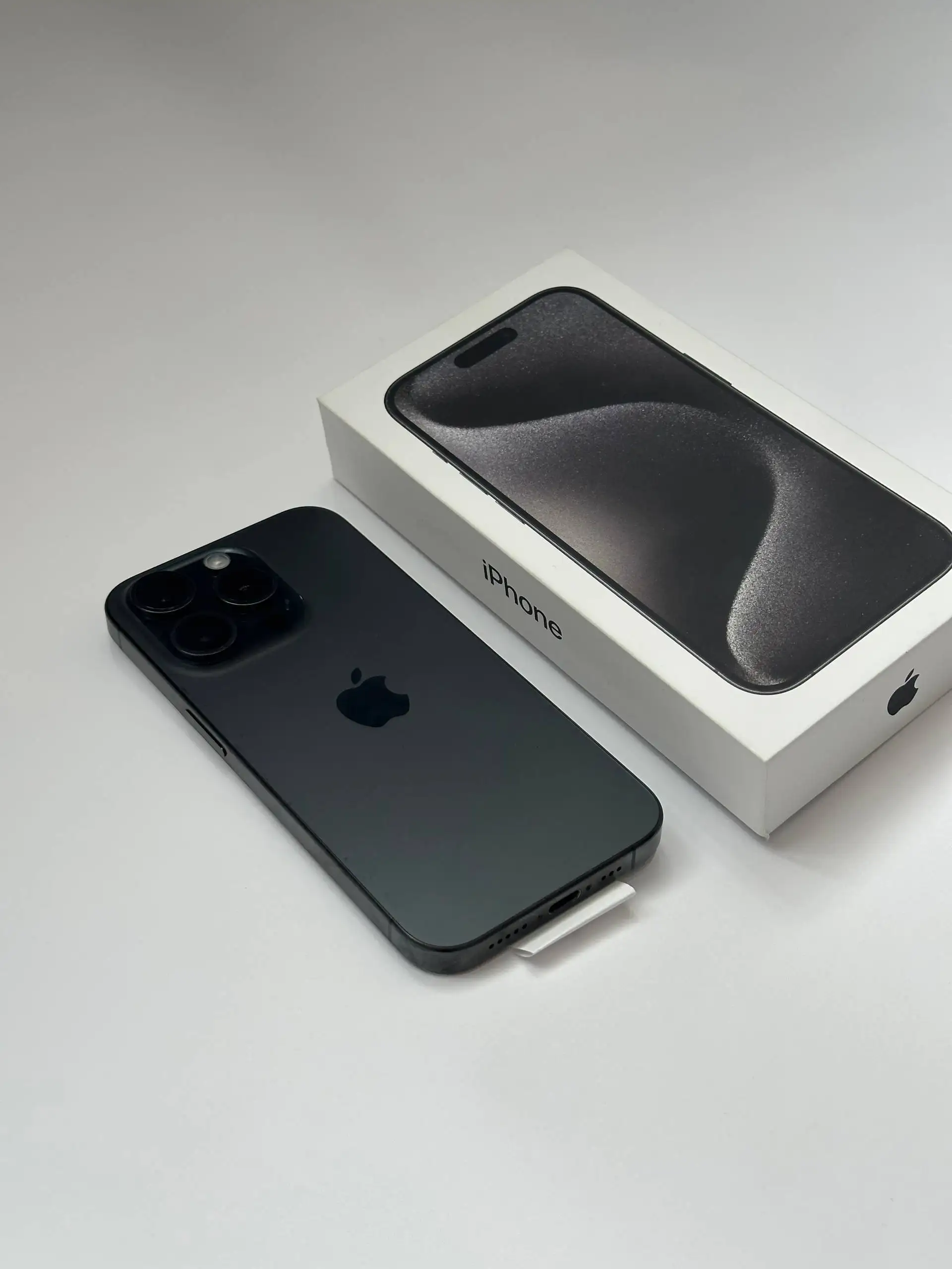 Продам iPhone 15 Pro Black Titanium 256 ГБ - Смартфоны и телефоны (Электроника) в Чебоксары