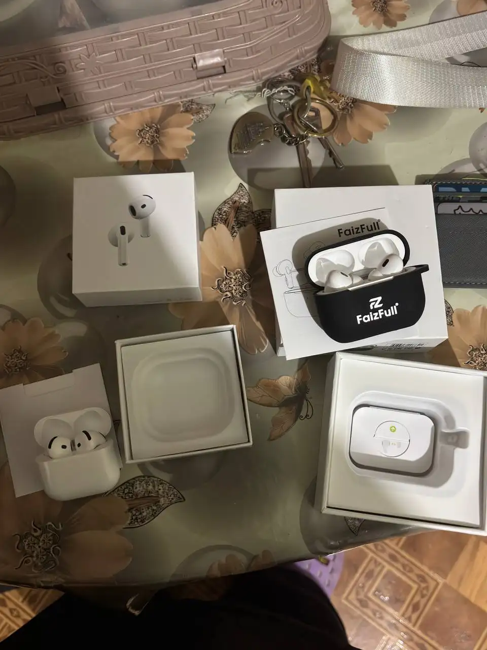 Продажа наушников AirPods 4 и AirPods Pro 3 - Наушники (Электроника) в Чебоксары