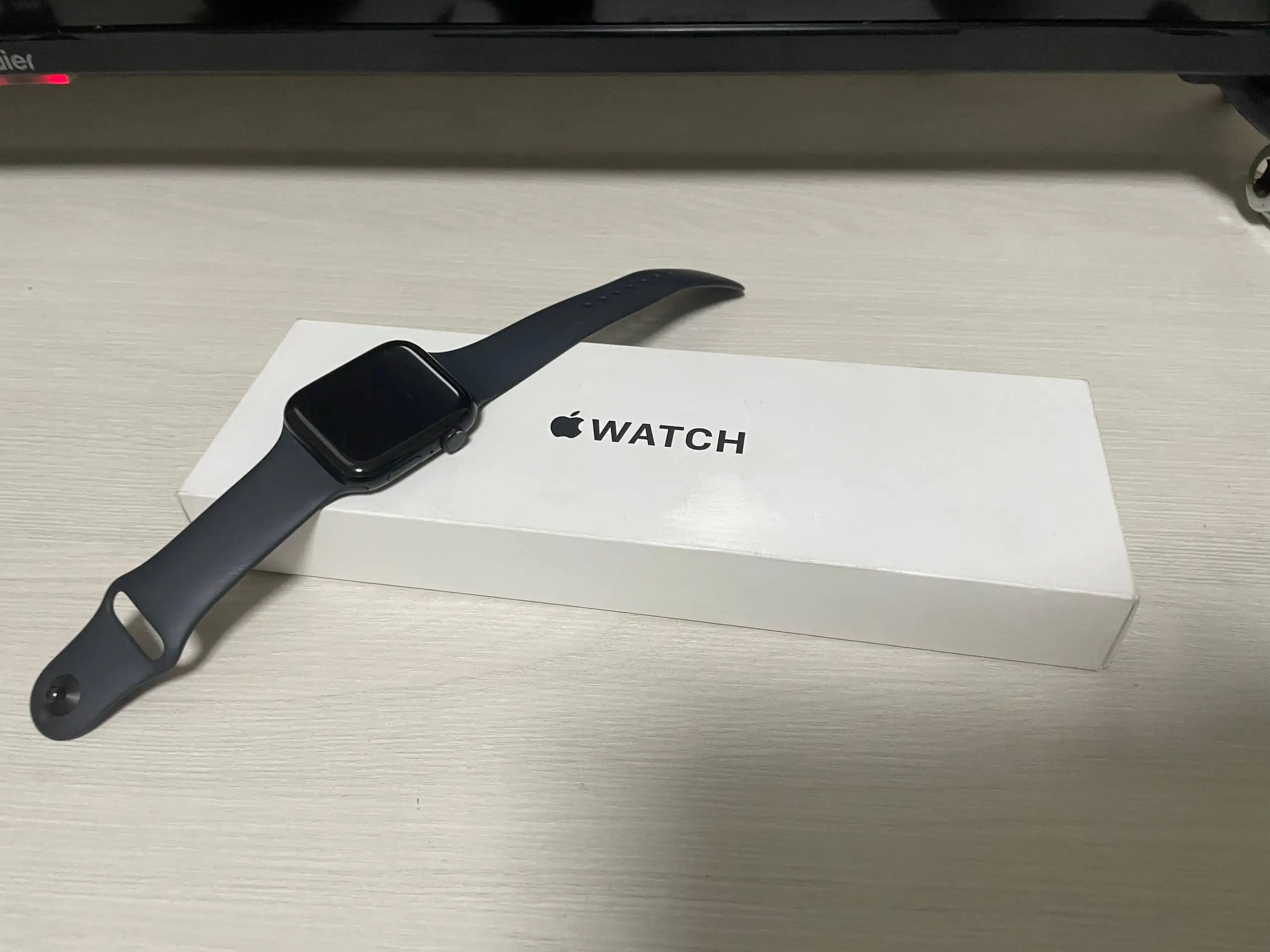 Продам Apple Watch SE GPS 44mm Midnight 2-го поколения (2024 года) - Часы (Электроника) в Чебоксары