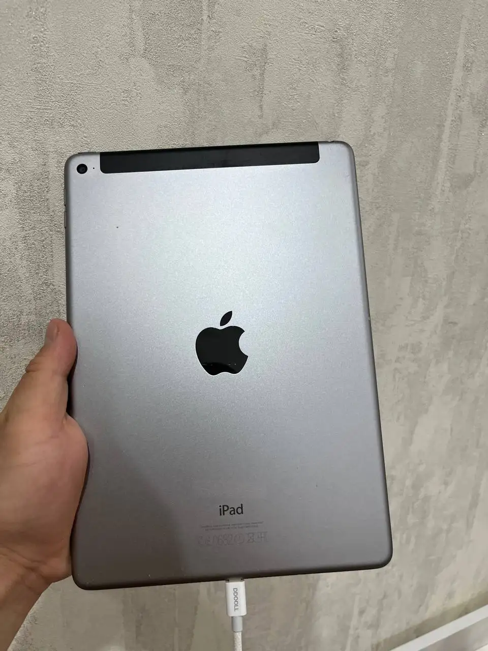 iPad Air 2 64 ГБ с трещиной на стекле - Планшеты (Электроника) в Чебоксары