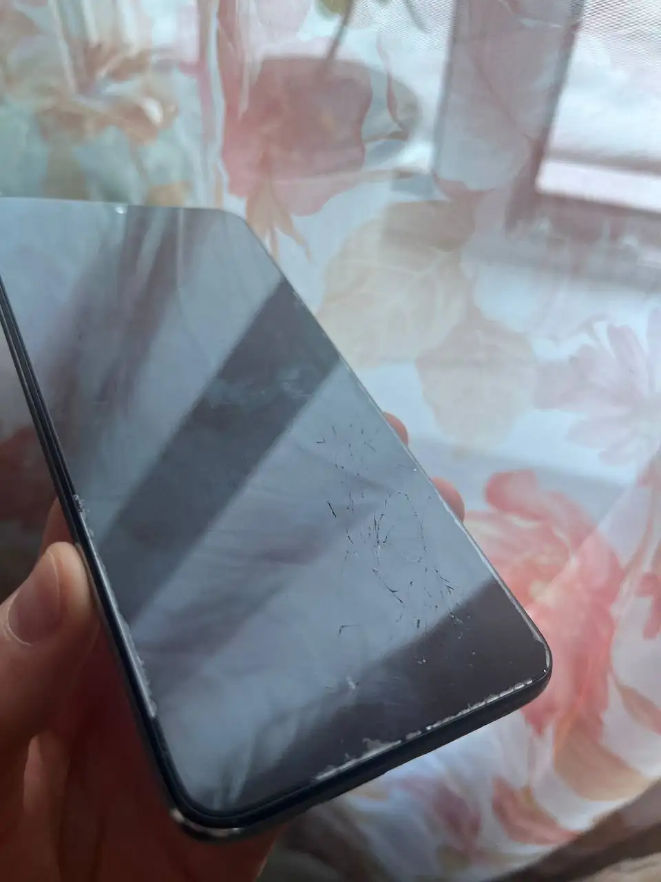 Apple iPhone с разбитым экраном и неработающей камерой - Смартфоны (Электроника) в Чебоксары