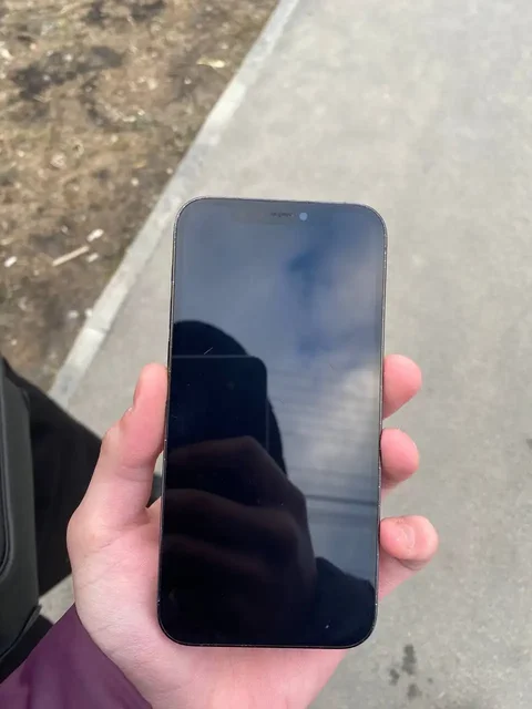 iPhone 12 Pro с царапинами на стекле - Комплектующие и аксессуары в Чебоксары