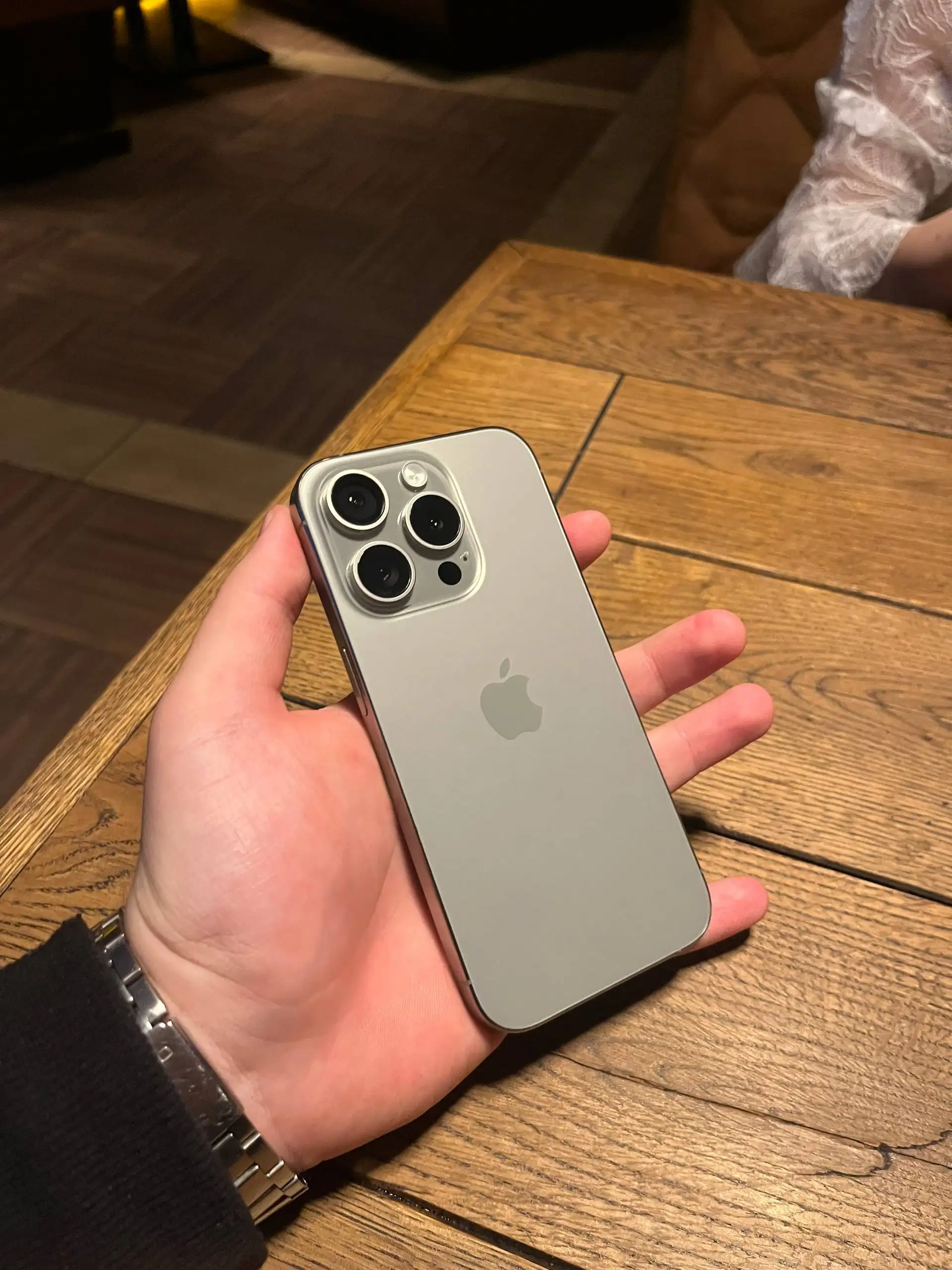 iPhone 15 Pro в отличном состоянии - Мобильные телефоны и аксессуары (Электроника) в Чебоксары