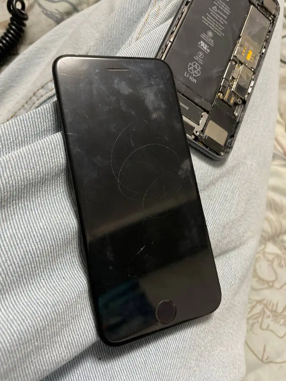 Аккумулятор и экран на iPhone 8 - Запчасти для телефонов (Электроника) в Чебоксары