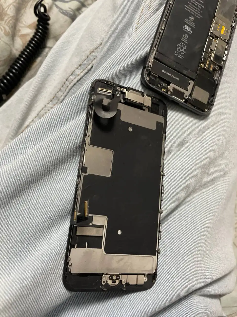 Аккумулятор и экран на iPhone 8 - Запчасти для телефонов (Электроника) в Чебоксары
