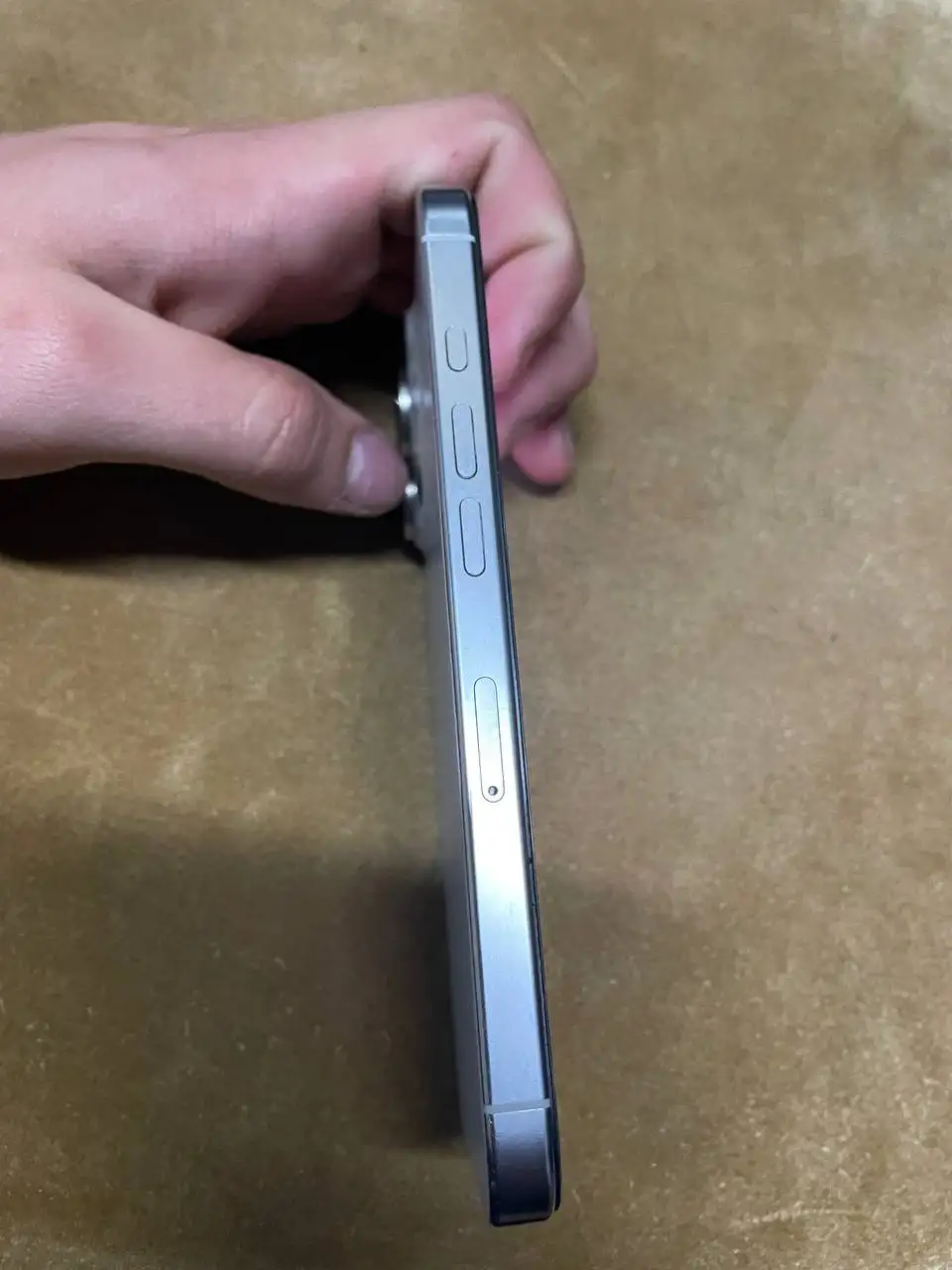 Продам iPhone 16 Pro 256GB с трещиной на экране - Смартфоны (Электроника) в Чебоксары