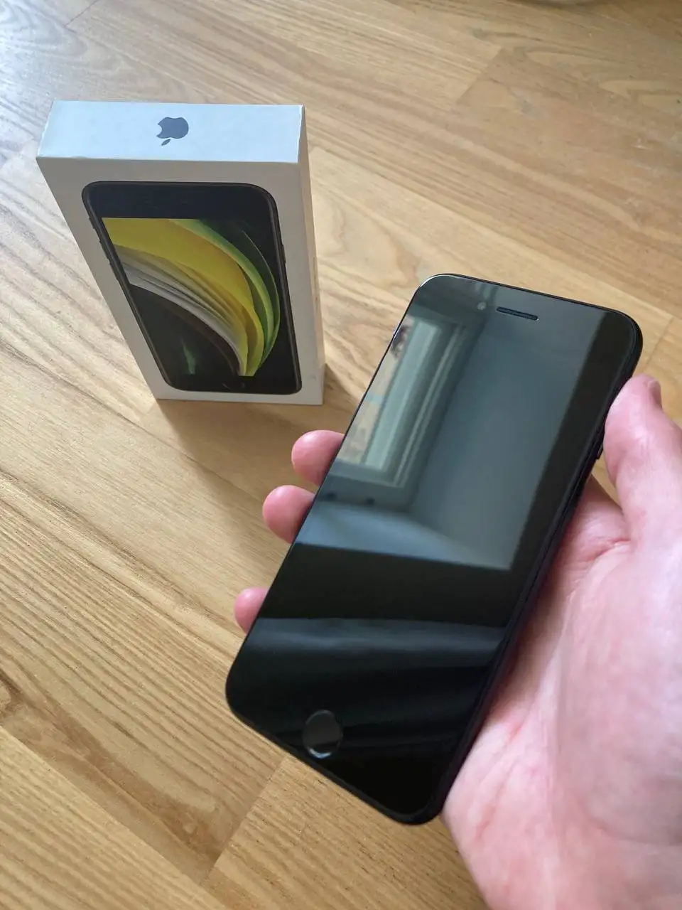 iPhone SE 2020 - Смартфоны (Электроника) в Нижний Новгород