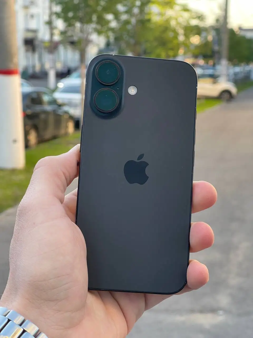 Продаю iPhone 16 и iPhone 11 - Мобильные телефоны (Электроника) в Чебоксары