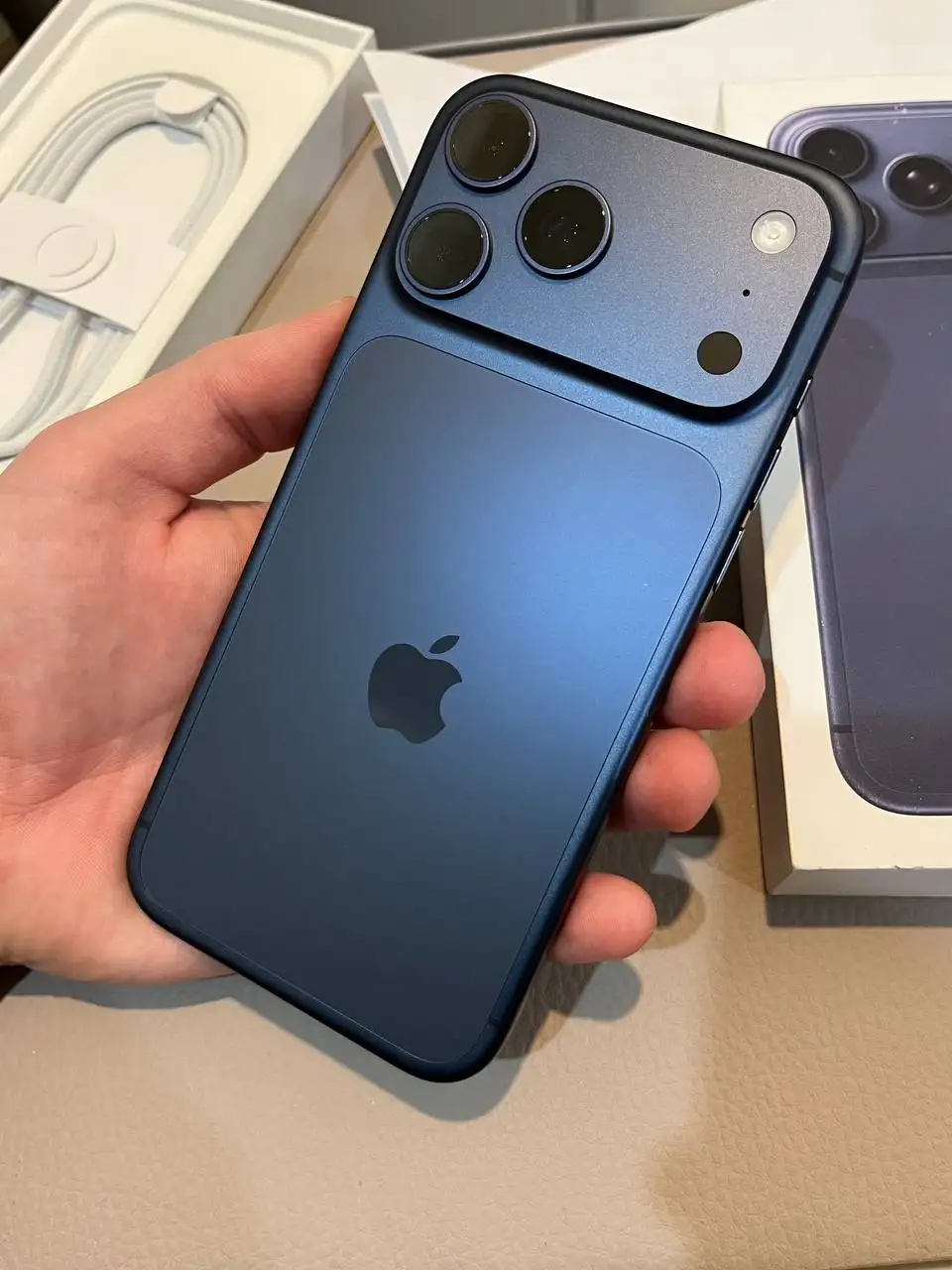 iPhone 17 Pro Max 256GB Blue eSIM - Смартфоны и гаджеты (Электроника) в Чебоксары