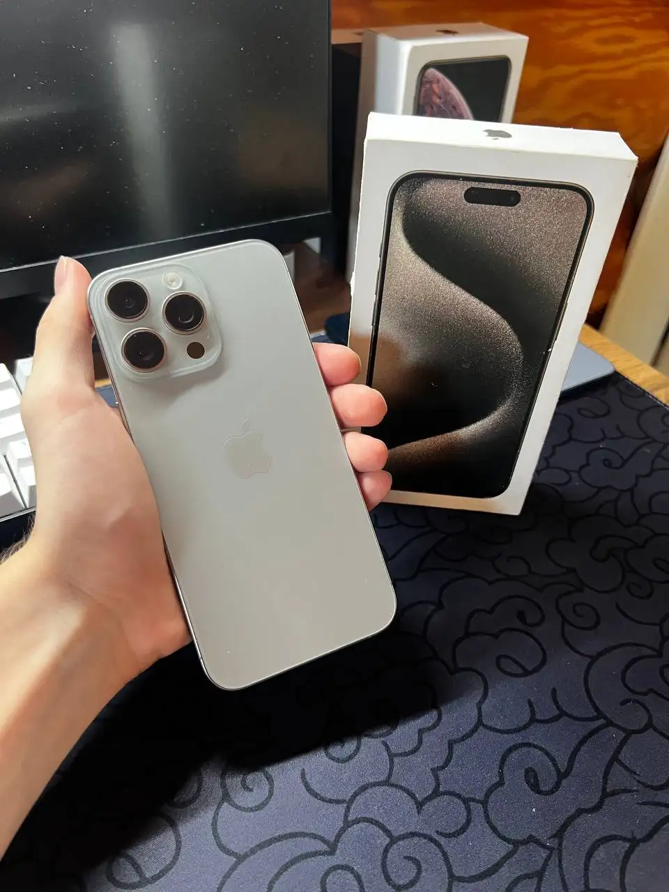 iPhone 15 Pro Max 256GB Titanium - Мобильные телефоны (Электроника) в Чебоксары