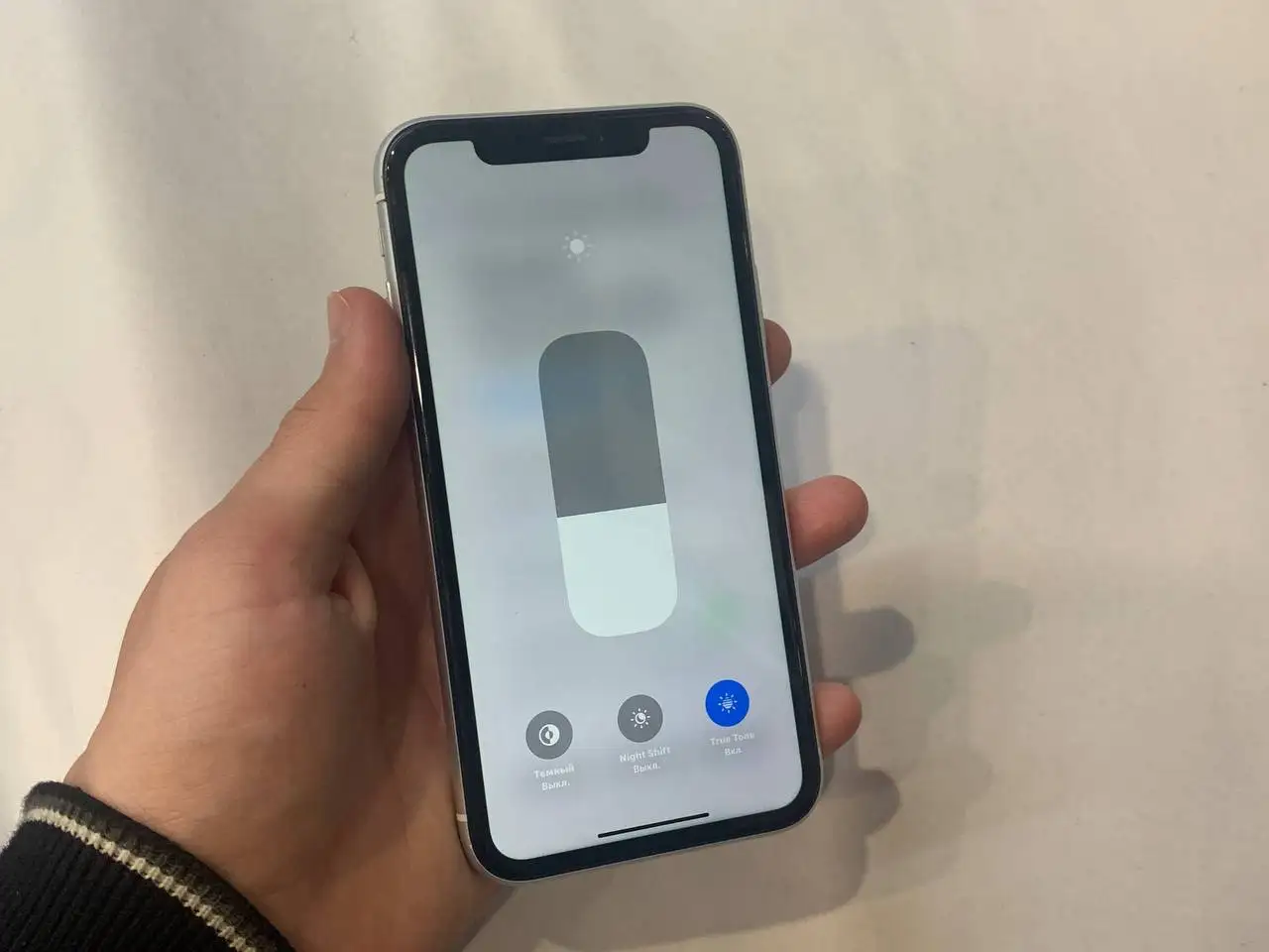 Обмен IPhone XR 64 Гб на андроид или айфон - Смартфоны и аксессуары (Электроника) в Чебоксары