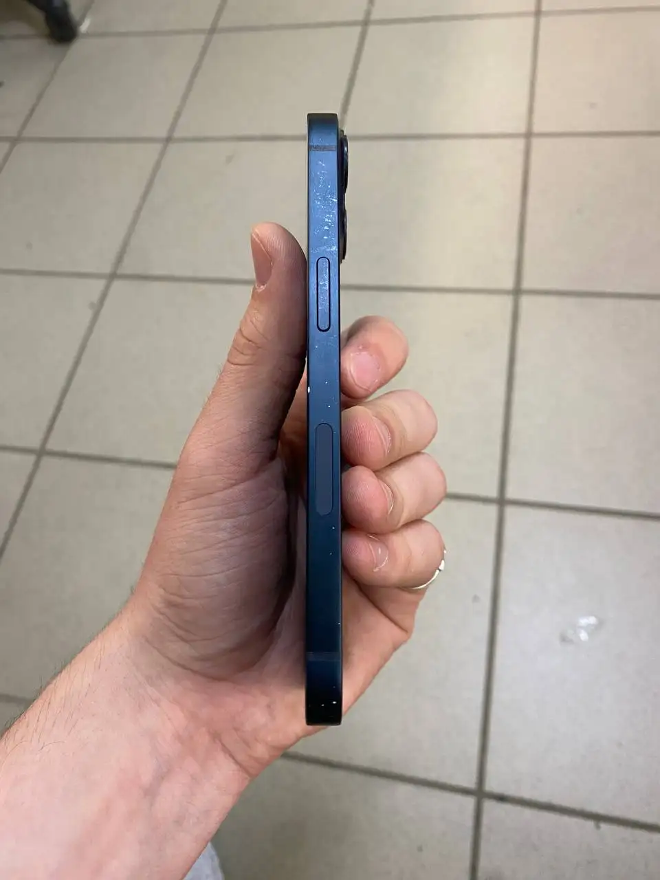 iPhone 13 128GB с дефектами корпуса - Смартфоны и телефоны (Электроника) в Чебоксары