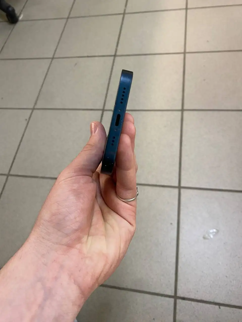iPhone 13 128GB с дефектами корпуса - Смартфоны и телефоны (Электроника) в Чебоксары