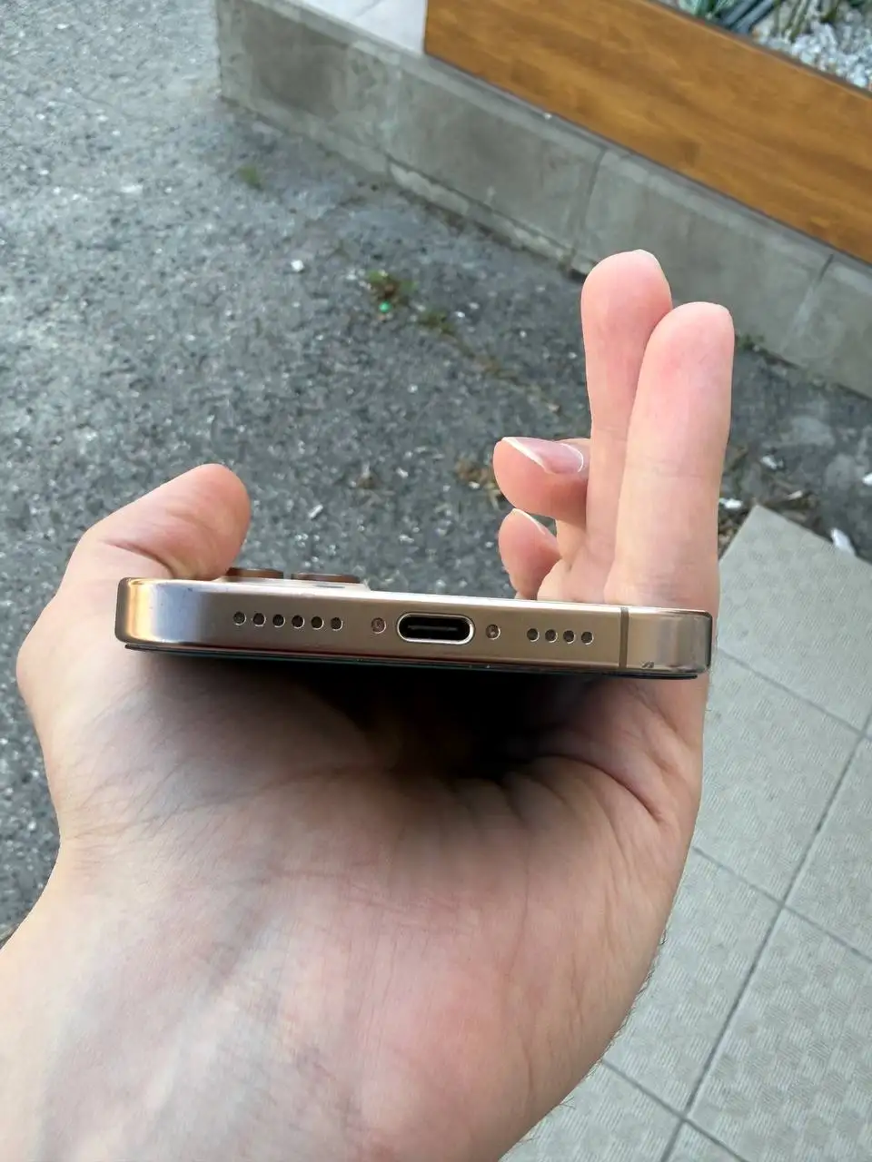 Продажа iPhone 16 Pro Max и iPhone 12 - Мобильные телефоны (Электроника) в Чебоксары