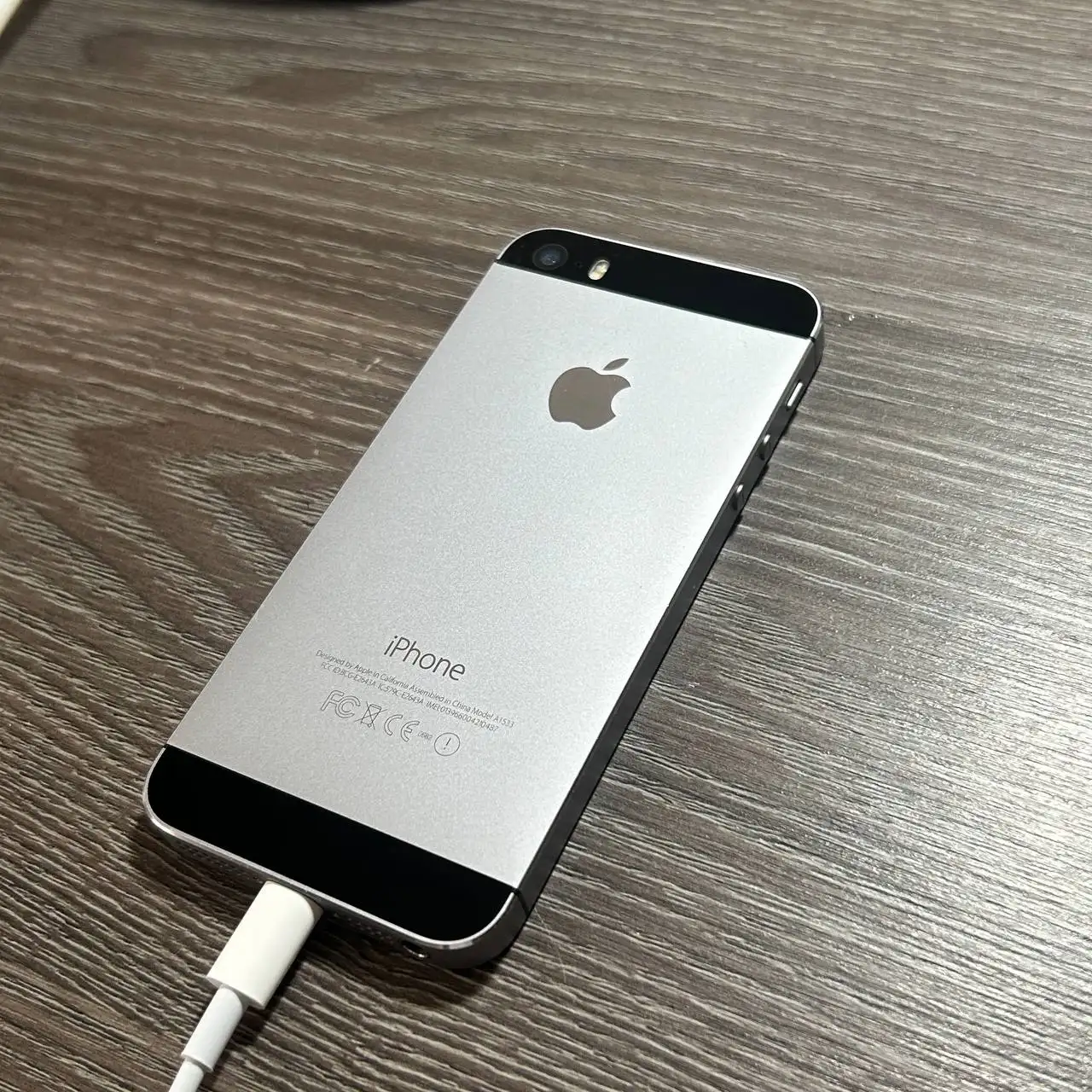 iPhone 5s 16GB - Смартфоны (Электроника) в Чебоксары