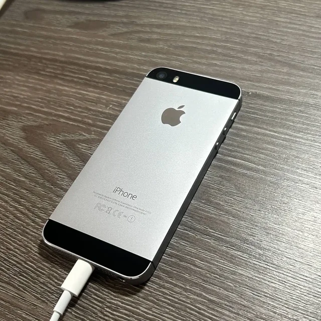 iPhone 5s 16GB - Комплектующие и аксессуары в Чебоксары