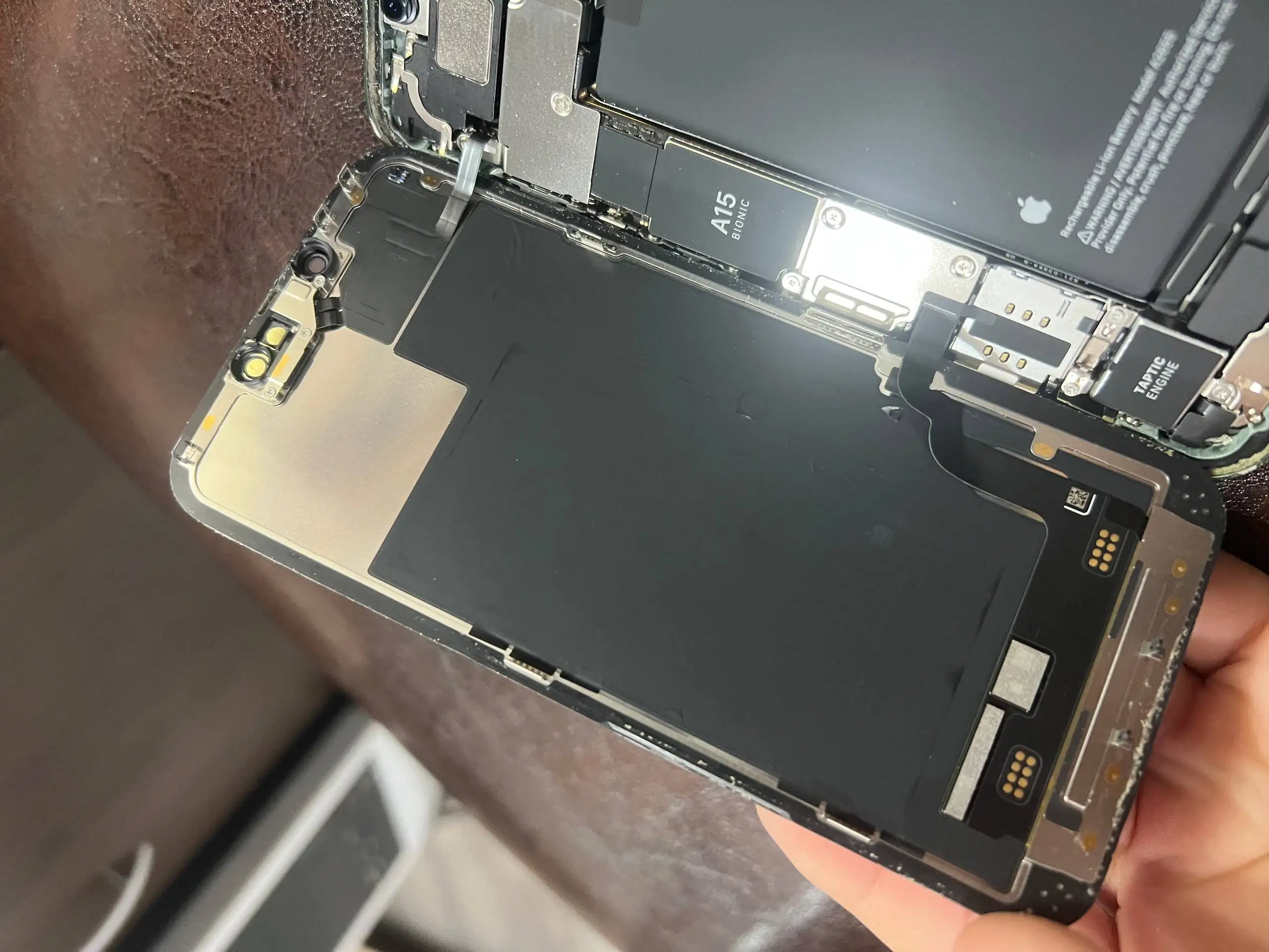 Оригинальный экран iPhone 13 битый на переклей - Запчасти для телефонов (Электроника) в Чебоксары