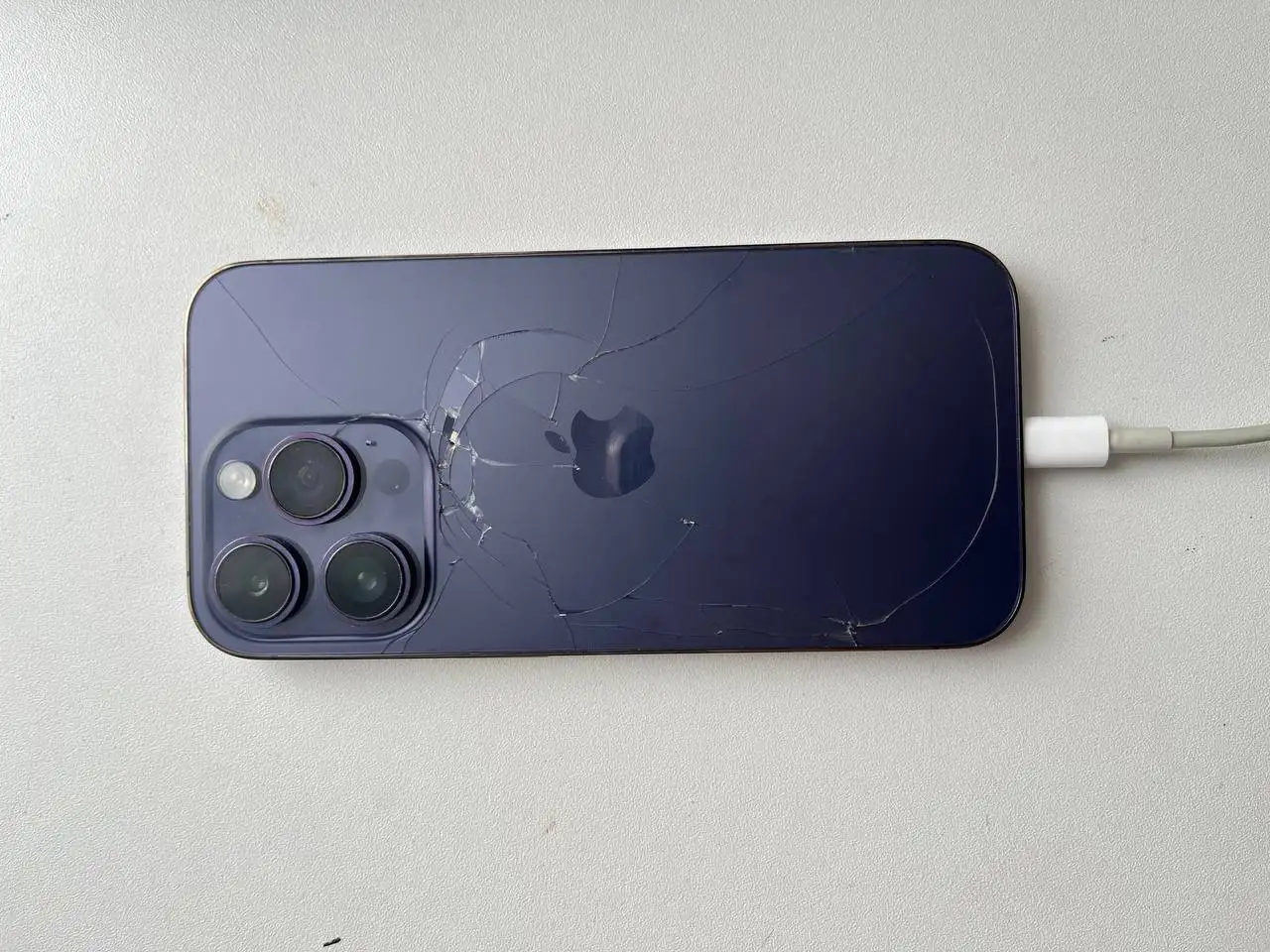 Продам iPhone 14 Pro заблокированный мошенниками - Электроника в Чебоксары