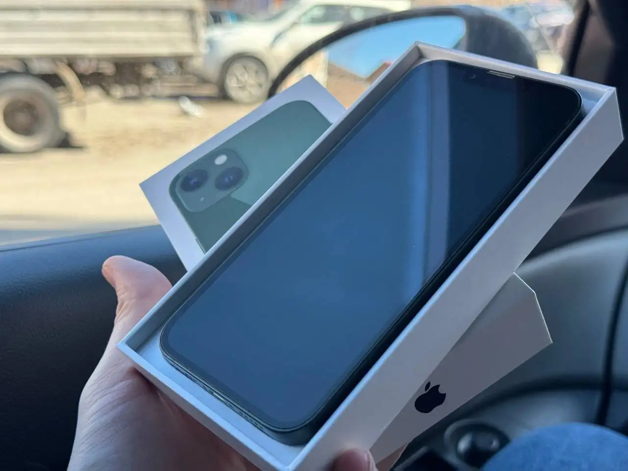 iPhone 13 128GB Green, версия на 2 сим-карты, заменен АКБ - Смартфоны и телефоны (Электроника) в Чебоксары