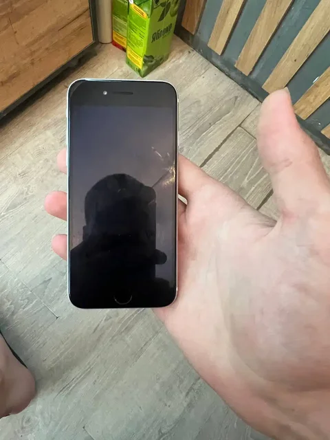 Продаю iPhone SE 2022 и iPhone 11 с дефектами - Квадрокоптеры в Чебоксары