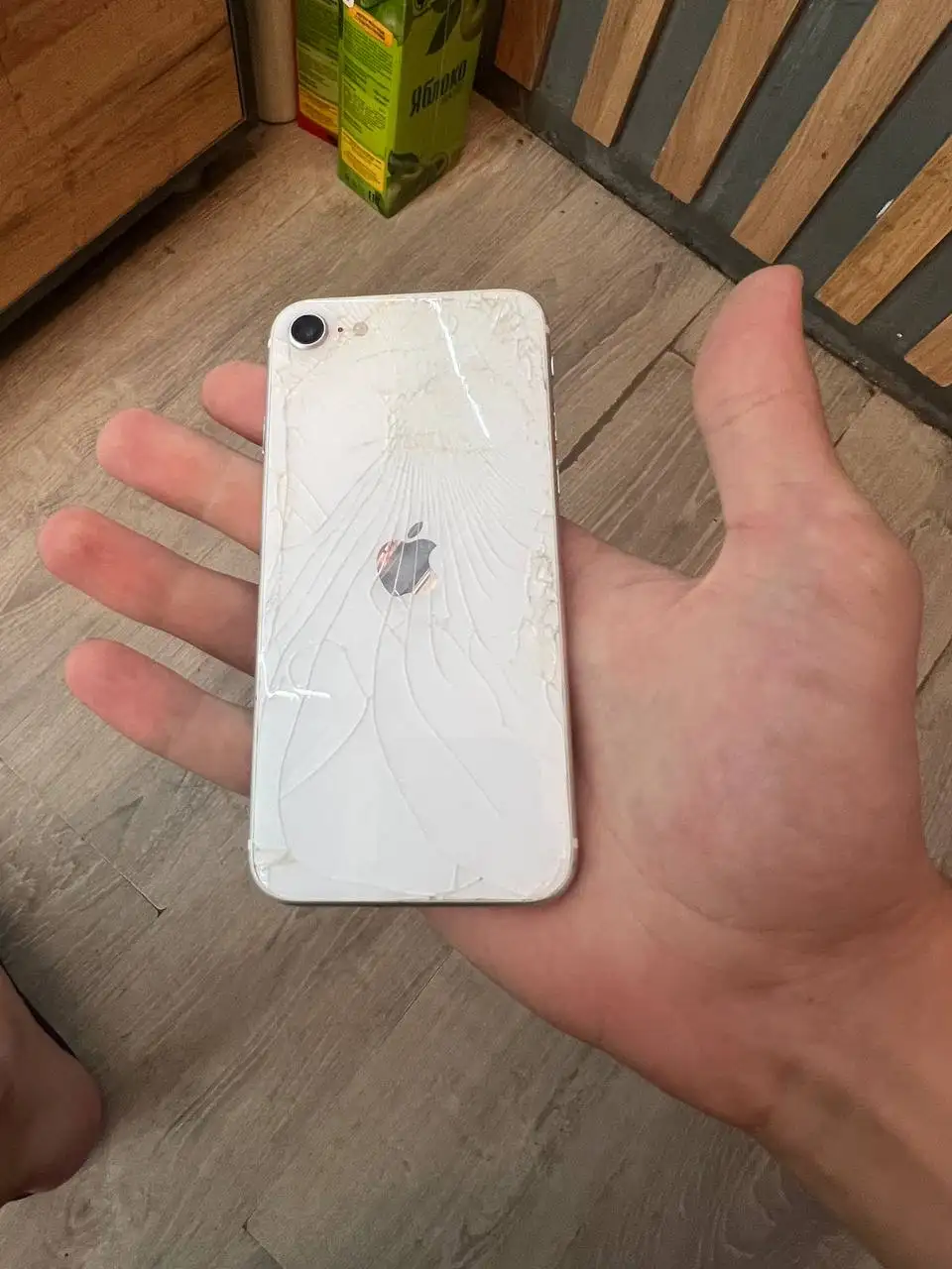 Продаю iPhone SE 2022 и iPhone 11 с дефектами - Смартфоны (Электроника) в Чебоксары