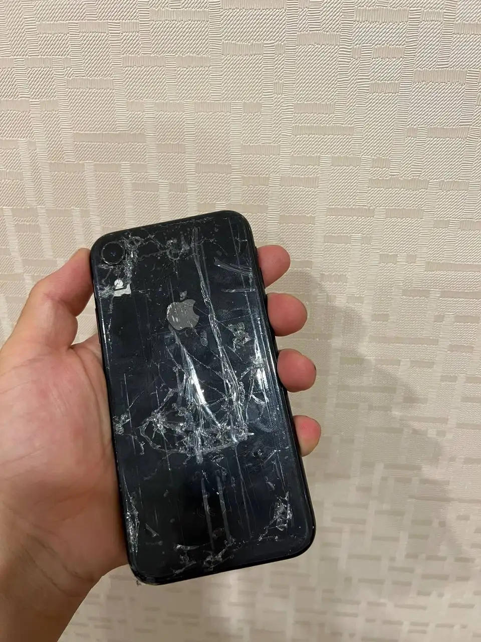 iPhone XR 64GB с битым задним стеклом - Смартфоны и гаджеты (Электроника) в Чебоксары