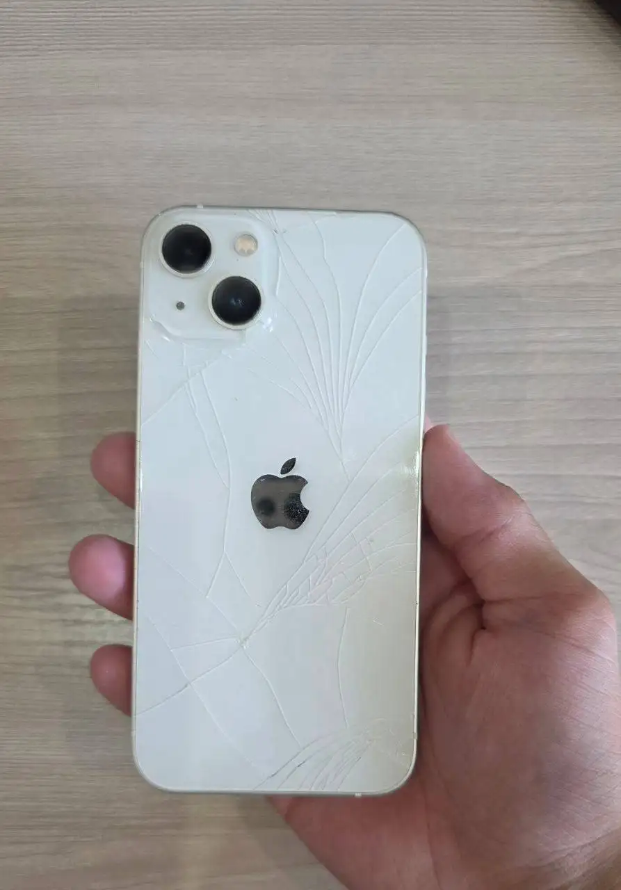 iPhone 13 256GB с разбитой задней крышкой - Смартфоны (Электроника) в Чебоксары