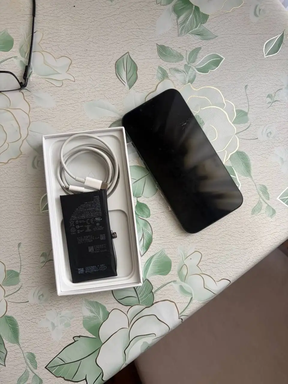 Продам/обменяю iPhone 13 Pro с разбитым экраном - Смартфоны и гаджеты (Электроника) в Чебоксары